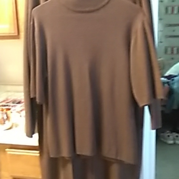 2pc. BRN SWEATER w Gold Chain L - Picture 4 of 6